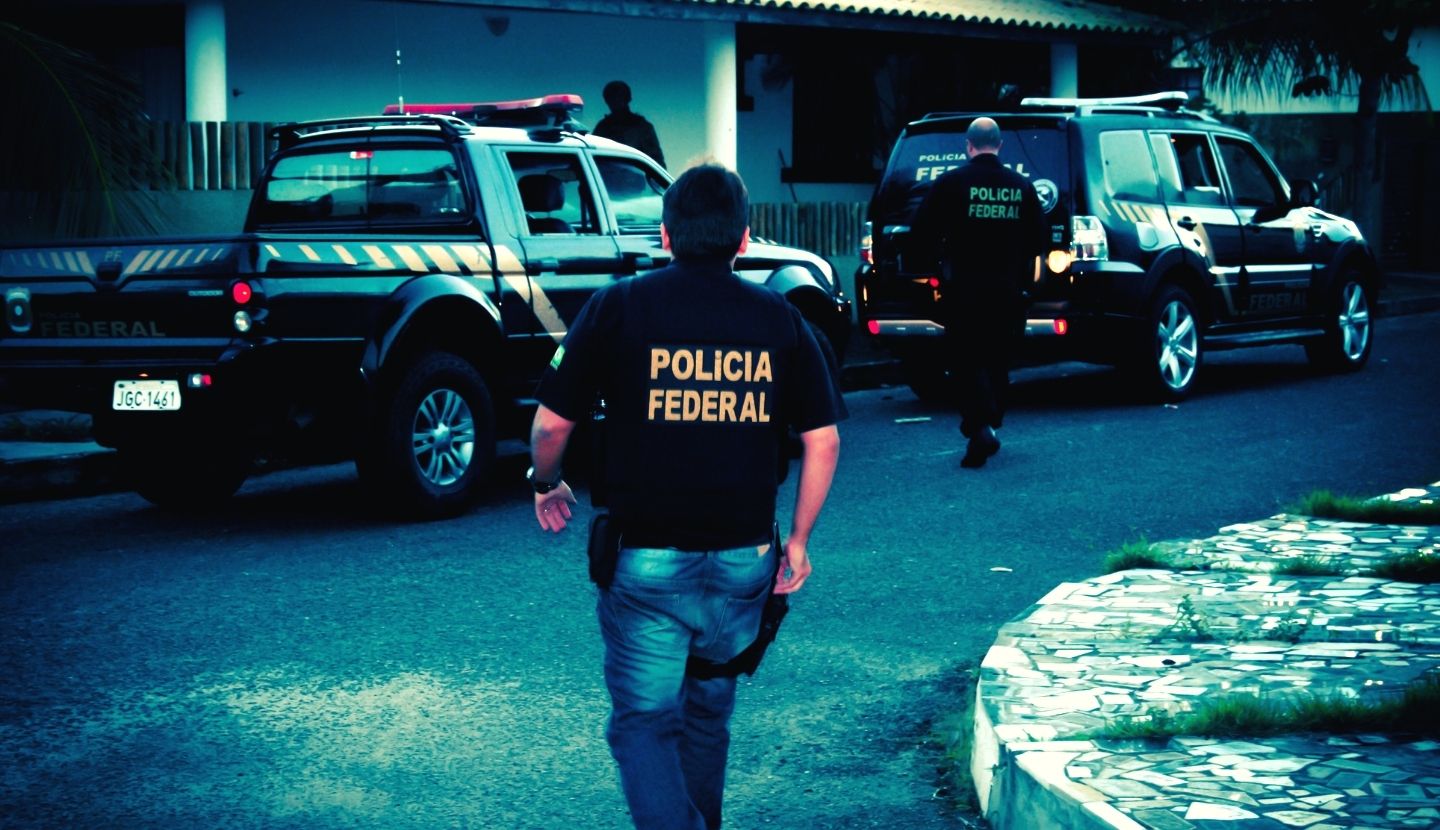 PF combate crimes de tráfico de drogas e lavagem de dinheiro Polícia