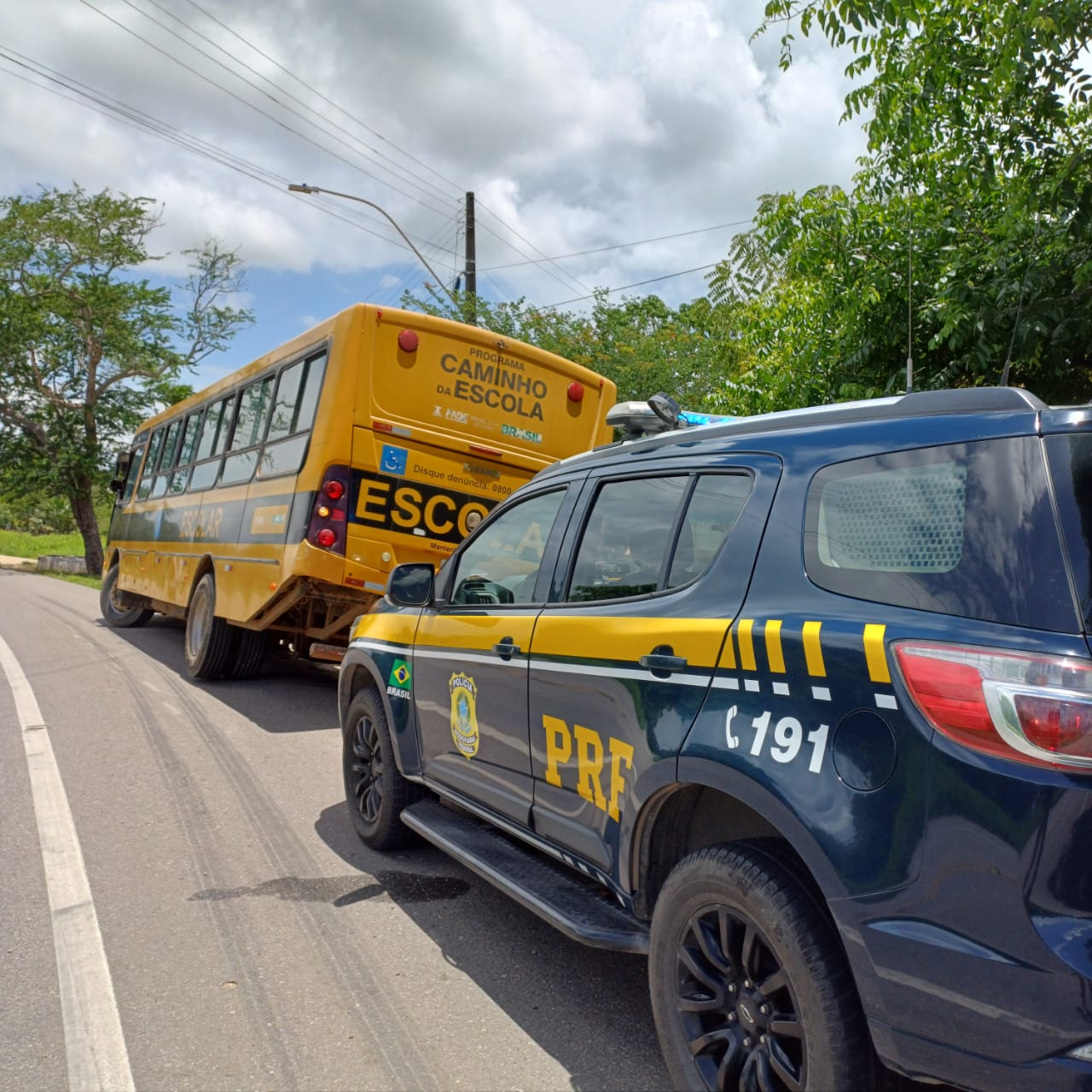 Ônibus escolar sem freio é interceptado pela PRF em Forquilha CE