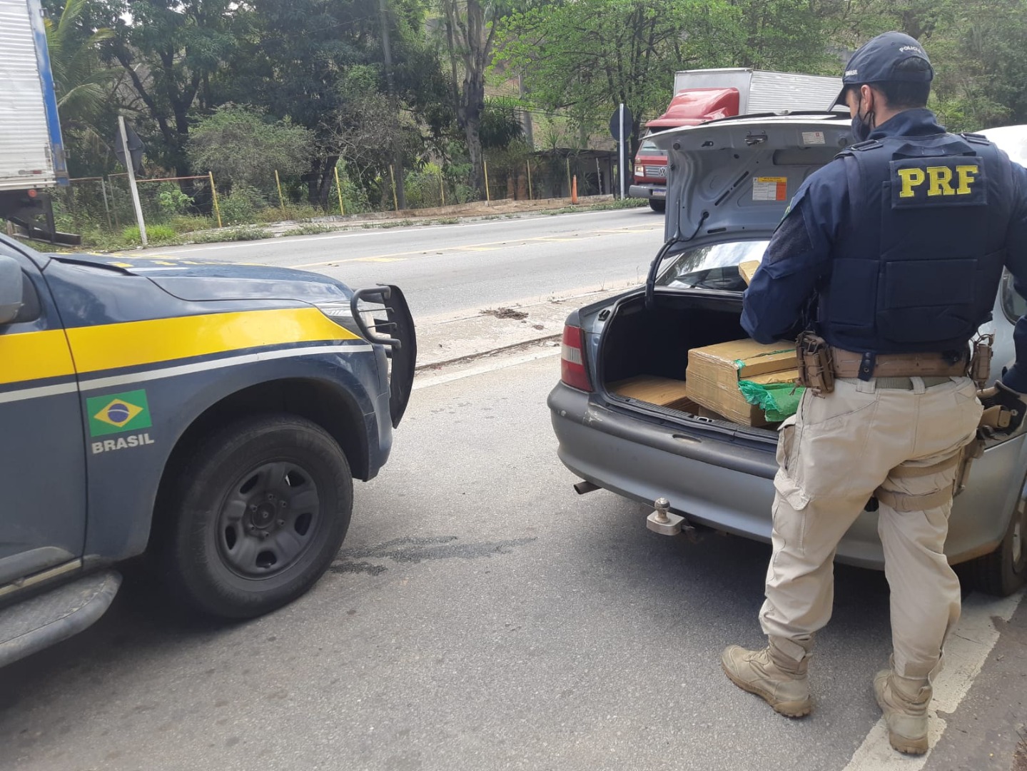 PRF apreende mais de 100 quilos de maconha em Teófilo Otoni MG