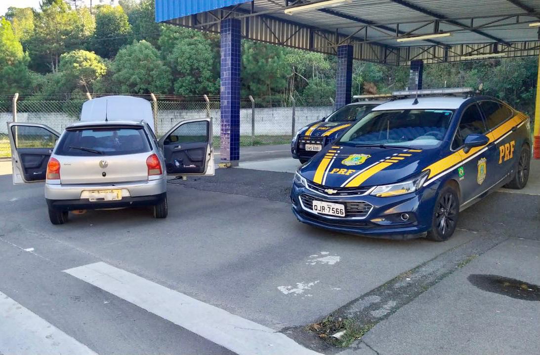 PRF recupera carro roubado na BR 280 em Rio Negrinho Polícia