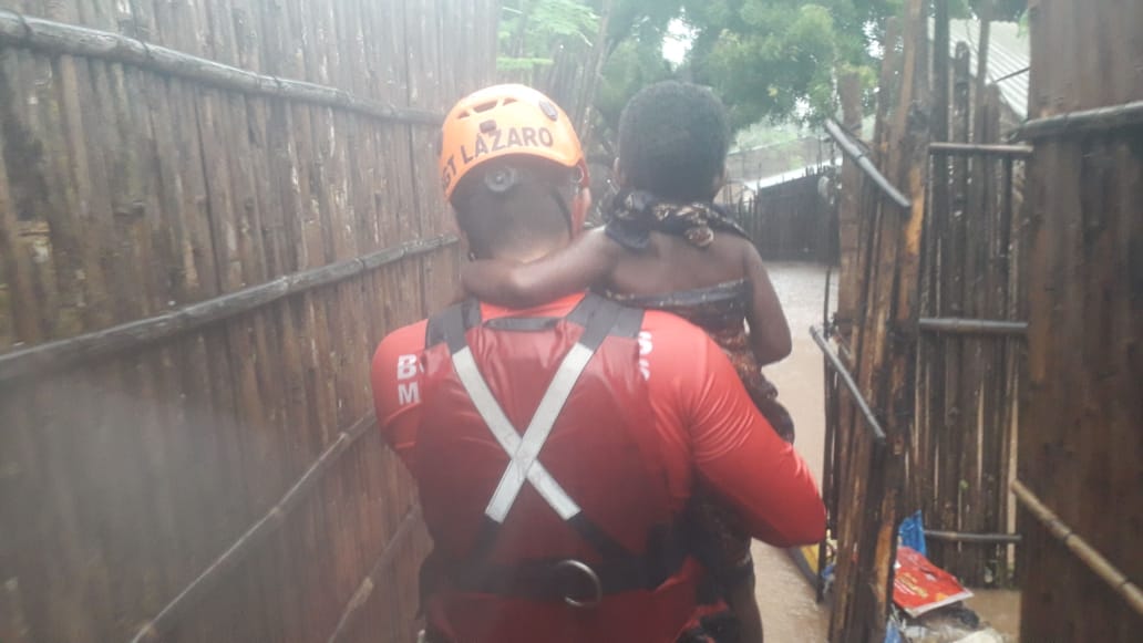 Bombeiros militares brasileiros resgatam vítimas do Ciclone Kenneth em Moçambique 1.JPEG