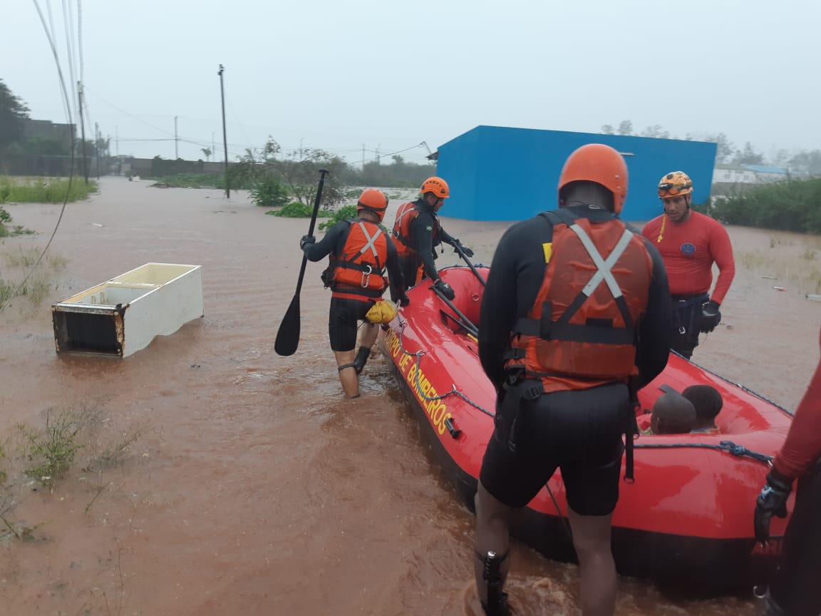 Bombeiros militares brasileiros resgatam vítimas do Ciclone Kenneth em Moçambique 5.JPEG