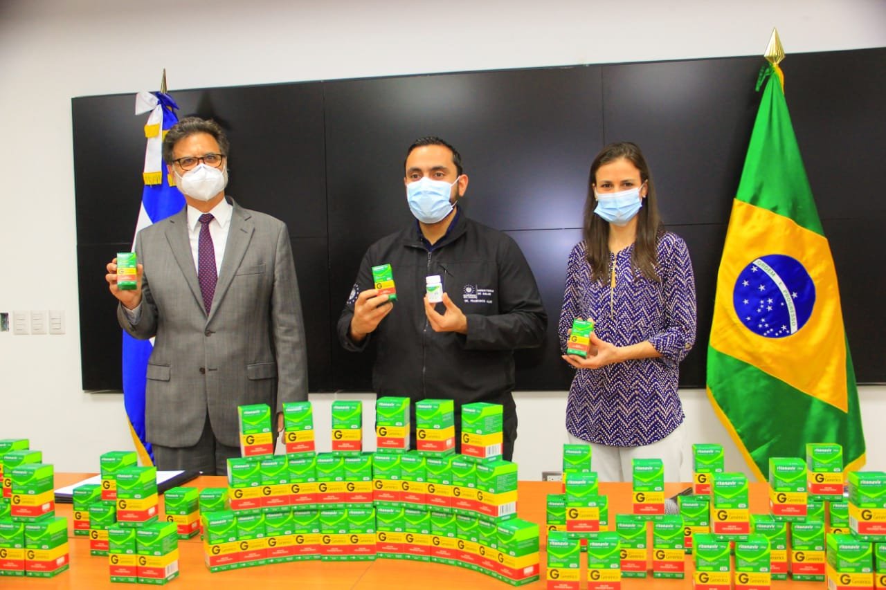 Brasil doa a El Salvador medicamentos antirretrovirais.JPEG