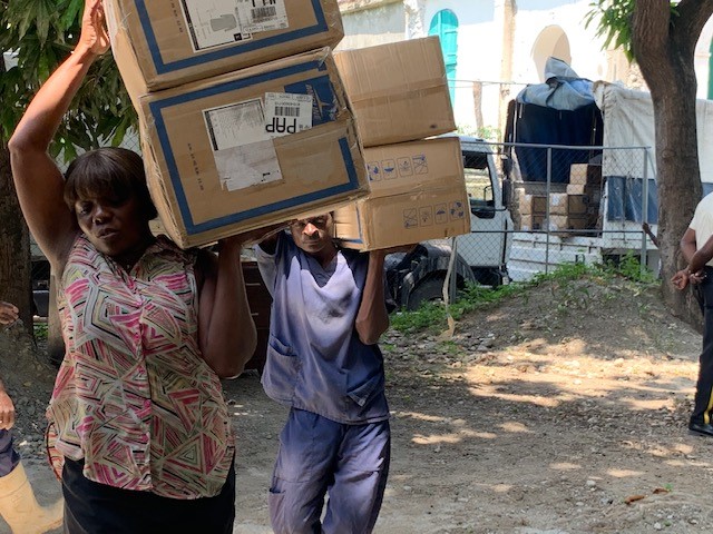 Brasil faz doação ao Haiti.JPEG