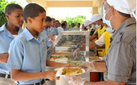 Curso sobre alimentação escolar capacita 100 profissionais no Caribe