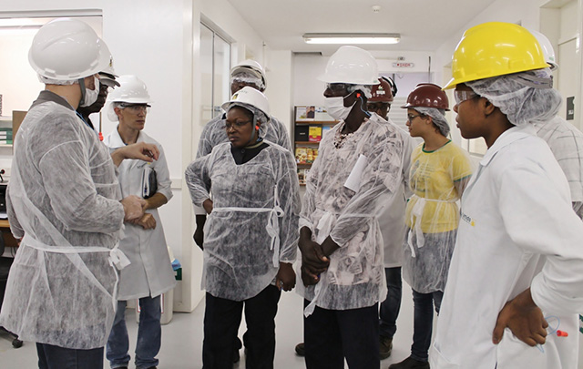 Curso sobre processamento agroindustrial de mandioca para togoleses 2.JPEG