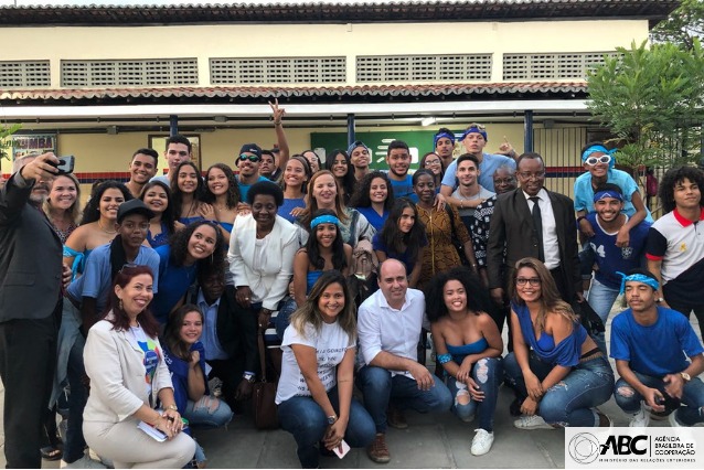 Delegação de Moçambique conhece práticas brasileiras na área de educação.JPEG