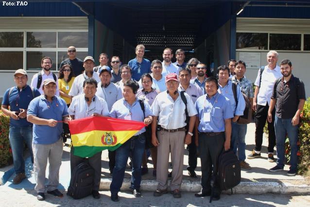 Delegação de técnicos e agricultores bolivianos visita a Paraíba.JPEG