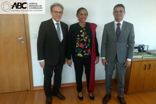 Diretora da Agência de Cooperação de Comores visita a ABC 1.JPEG