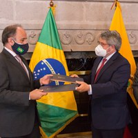 Em Cerimônia Simbólica, Equador Recebe do Brasil Doação de Medicamentos