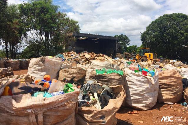 Engenheiros palestinos conhecem práticas de reciclagem brasileiras.JPEG