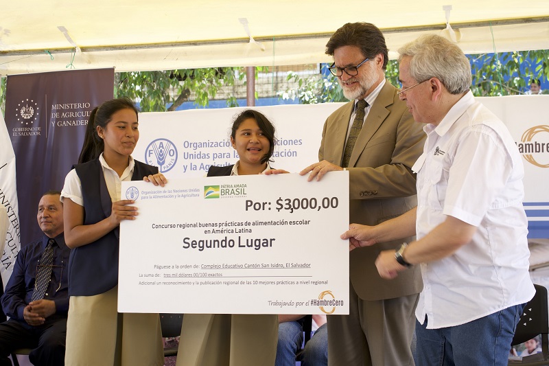 Escolas Sustentáveis Promovendo Alimentação Saudável e Criando Oportunidades Rurais em El Salvador 2.JPEG