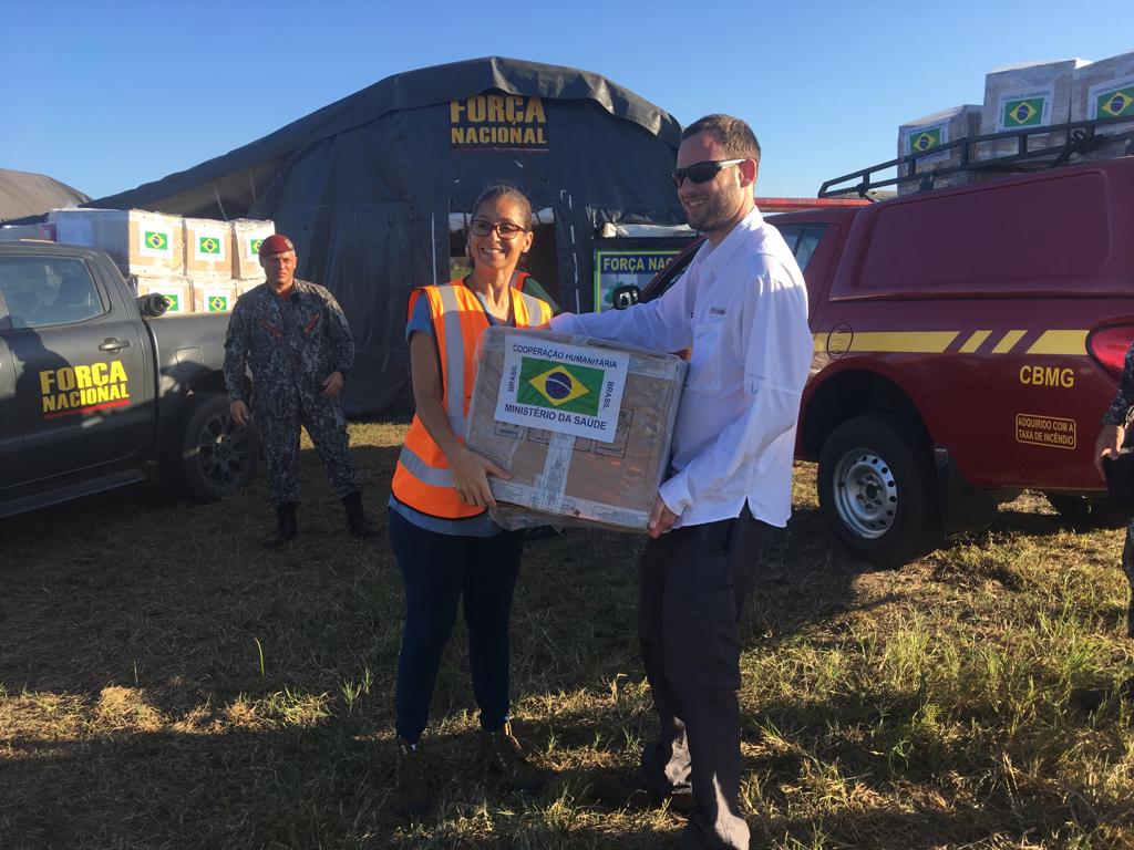 Militares brasileiros montam campo para acolhimento de desabrigados para liberar escola usada como abrigo 1.JPEG