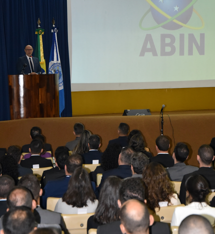 DG fala aos alunos durante abertura 