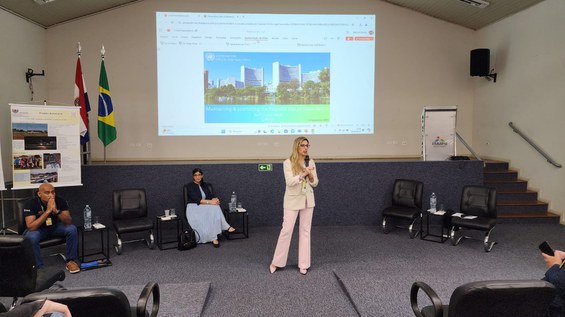 Assessora de Cooperação Internacional da AEB, Márcia Alvarenga, participa de painel de discussão