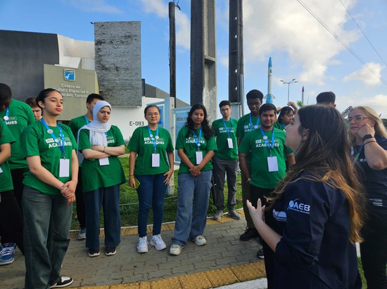 Estudantes de outros países conhecem o Centro de Cultura Espacial e Informações Turísticas