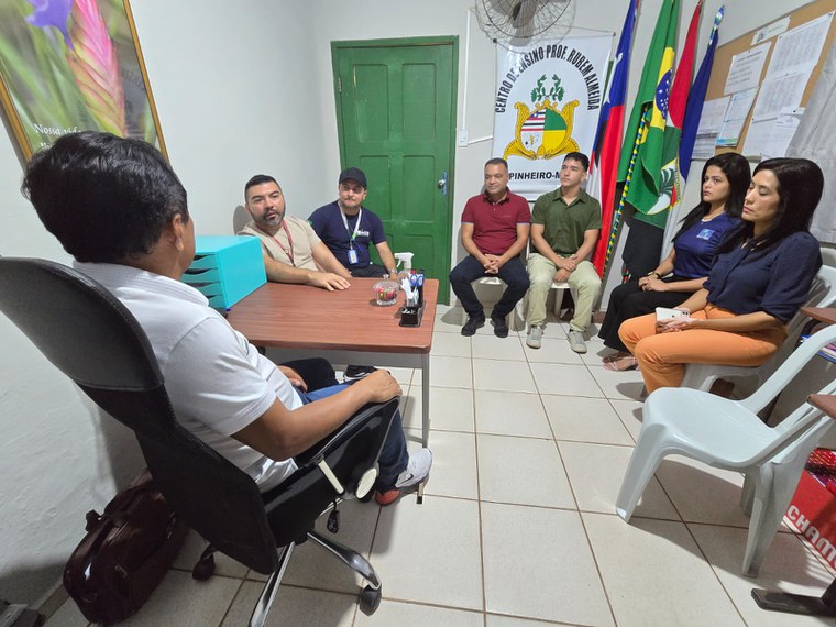 Reunião com o Diretor e a equipe do Projeto