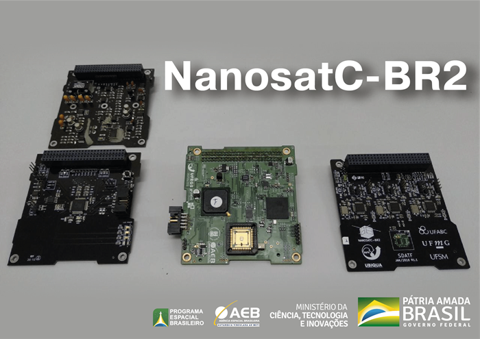 Foto: Placas do Modelo de voo do NanoSatC-Br2.