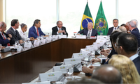 Presidente Lula e ministro Fávaro se reúnem com representantes da indústria de papel e celulose