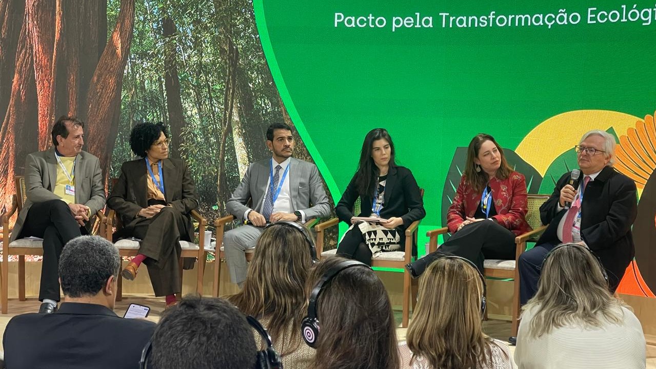 Jorge Messias destaca as ações da AGU contra danos ambientais em painel da COP 29