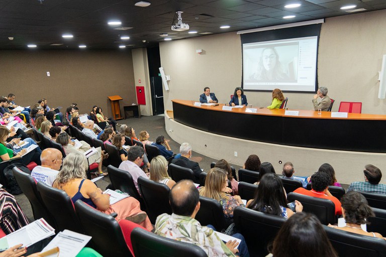 Ministério da Saúde e coordenadores(as) estaduais e municipais debatem plano de eliminação do HIV.jpg