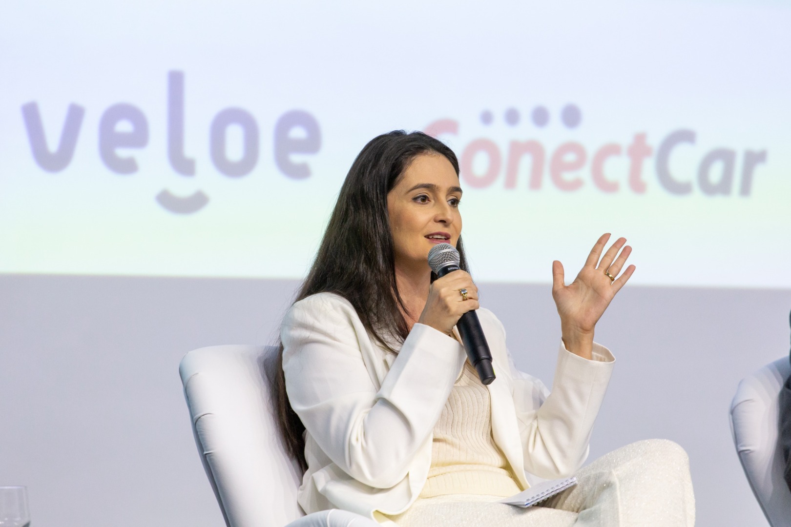 Diretora-presidente da ANA debate regulação na Bienal das Rodovias 2024