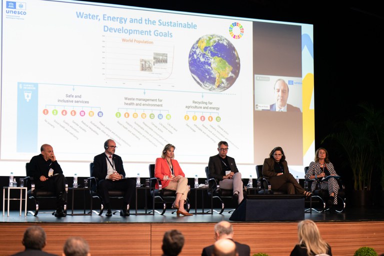 Mauricio Abijaodi (2ª da esq. para a dir.) participa de solenidade do I Simpósio Global de Soluções Sustentáveis de Água e Energia