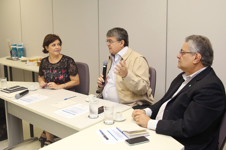 Diretor Ricardo Andrade (centro), secretária Andréa Vulcanis e superintendente Humberto Gonçalves abrem o encontro.