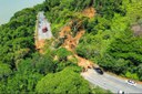 Deslizamento de terra causado pelas fortes chuvas no litoral norte de São Paulo