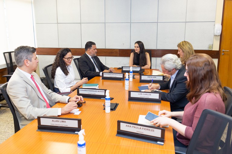 Dirigentes da ANA e da FUNASA dialogam sobre saneamento em reunião na sede da Agência