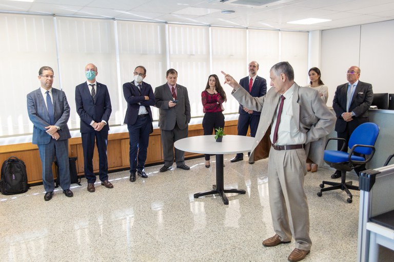 Equipe do ONS conhece a Sala de Situação da ANA