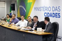 Especialistas discutem regulação do saneamento no Brasil