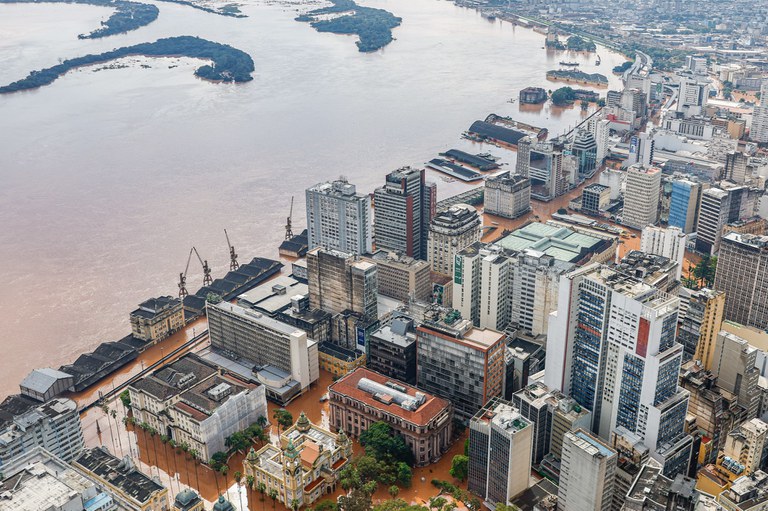 Porto Alegre (RS) alagada pelas águas do lago Guaíba