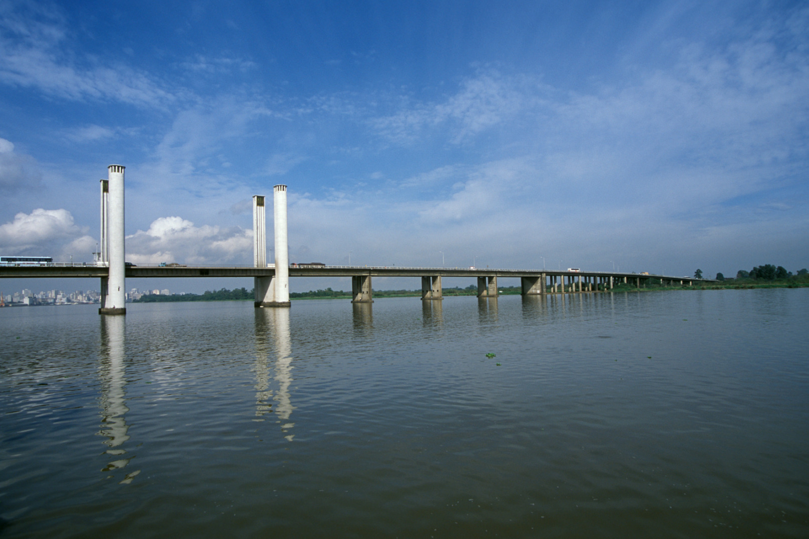 ATSU_194 RSP820- Ponte sobre o lago Guaíba - Porto Alegre - RS - Zig Koch copiar.jpg