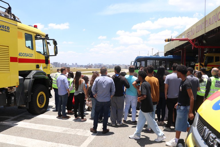 Estudantes vivenciam experiência no Aeroporto de Congonhas (SP)