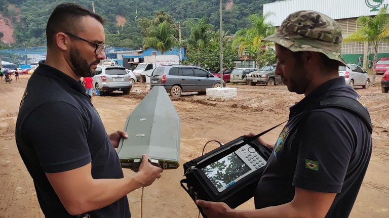 Agentes da Anatel atuam em operação de resgate no litoral de SP