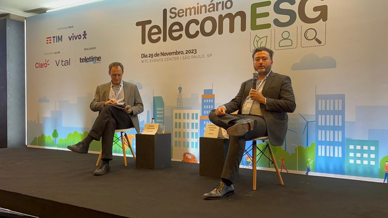 conselheiro AF falando no seminário Telecom ESG.jpg