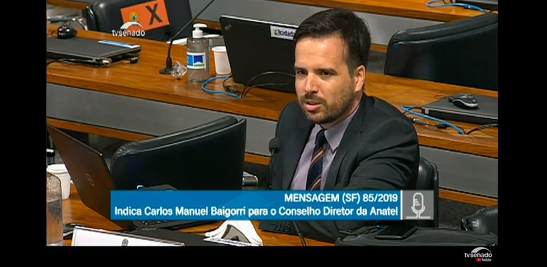 Carlos Baigorri se apresentando na Comissão (TV Senado)