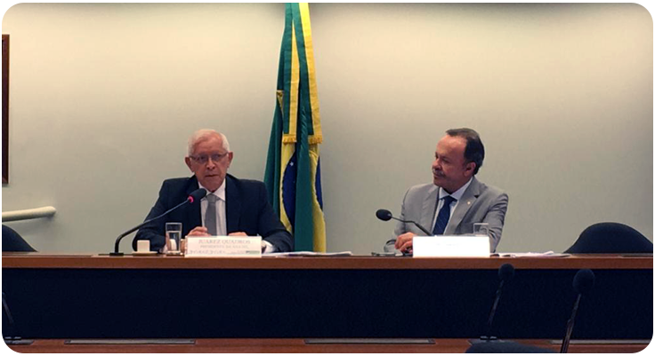 Presidente da Anatel (esquerda) participa de audiência pública na Câmara