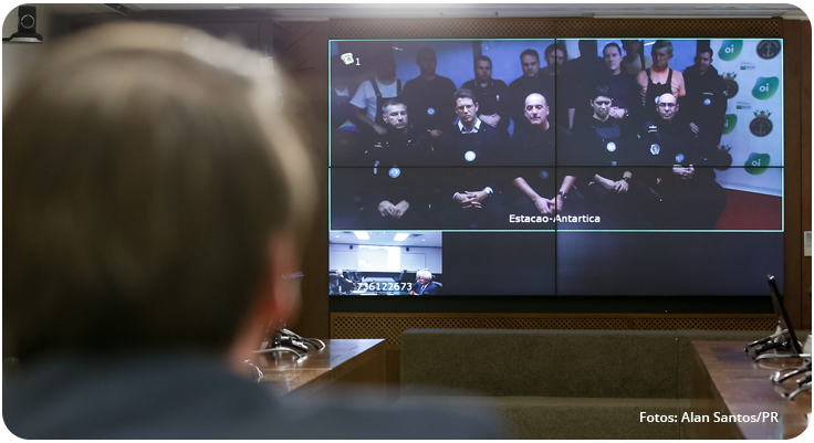 Presidente Jair Bolsonaro, do Palácio do Planalto, participa de videoconferência com equipe na Estação Antártica Comandante Ferraz