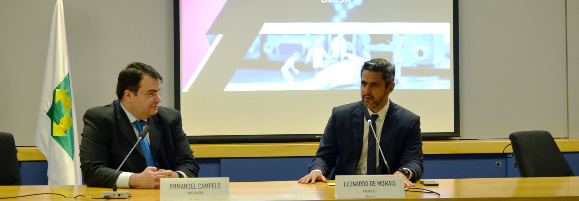 Mesa de abertura do Conecta Brasil 2019, Emmanoel Campelo à esquerda e Leonardo de Morais à direita