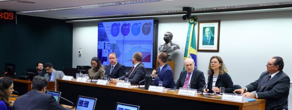 Foto da Audiência Pública para debater a atual questão geopolítica envolvendo a tecnologia 5G no mundo e seus impactos no Brasil da Comissão de Relações Exteriores e de Defesa Nacional da Câmara dos Deputados 