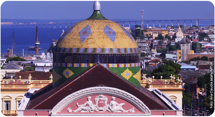 Foto da cúpula do Teatro de Manaus