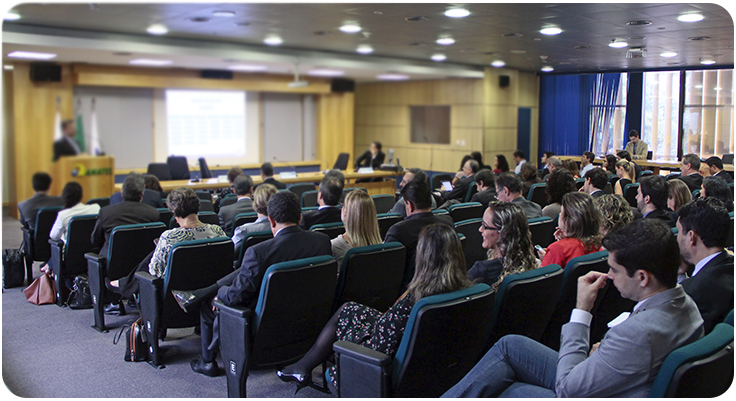 Imagem do auditório da antel durante uma audiência pública