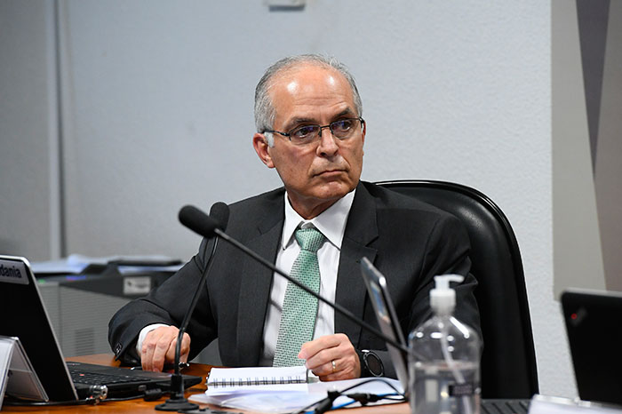 Almirante Rodolfo Henrique Saboia, durante sabatina na Comissão de Infraestrutura do Senado Federal. / Crédito: Agência Senado