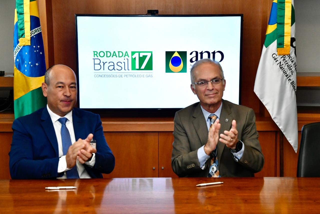 Assinatura dos contratos da 17ª Rodada