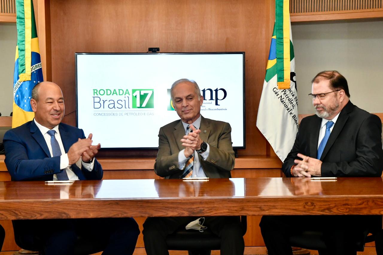 Assinatura dos contratos da 17ª Rodada