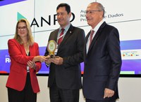 ANPD recebe troféu pela conquista do Selo Ouro de Boas Práticas Regulatórias