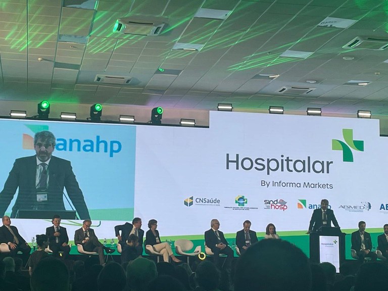 Diretor-presidente Paulo Rebello participa da abertura da Feira Hospitalar 2024. Foto: ANS