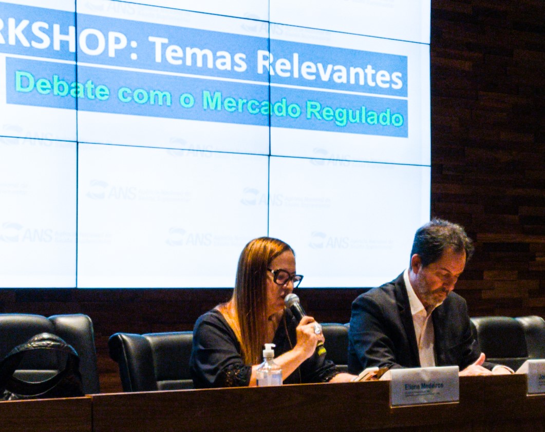 Eliane Medeiros, diretora de Fiscalização, e Jorge Aquino, diretor de Normas e Habilitação das Operadoras.